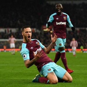 圣埃蒂安老将发威,替补登场绝杀助球队逃离降级区