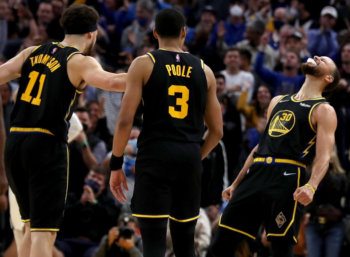 弗赖堡反击犀利刀刀见血,客场爆冷掀翻卫冕冠军  弗赖堡反击犀利刀刀见血,客场爆冷掀翻卫冕冠军