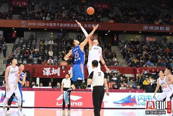 南安普敦主场险胜伯恩利,亚当斯终场前绝杀立功  南安普敦主场险胜伯恩利,亚当斯终场前绝杀立功