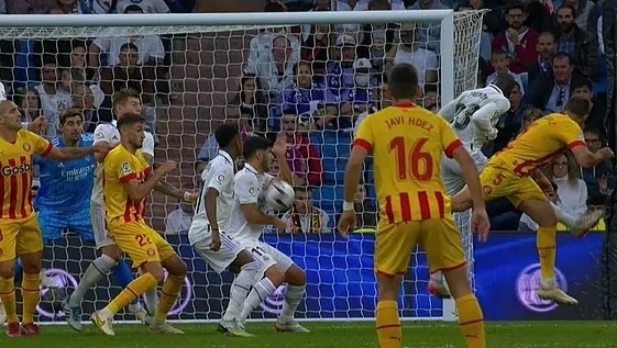 纽卡斯尔联队遭遇争议判罚,憾平西汉姆联    纽卡斯尔联队遭遇争议判罚,憾平西汉姆联