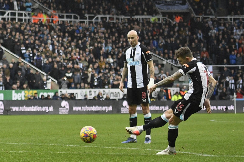 特里皮尔定位球破门,纽卡斯尔战平曼联    特里皮尔定位球破门,纽卡斯尔战平曼联